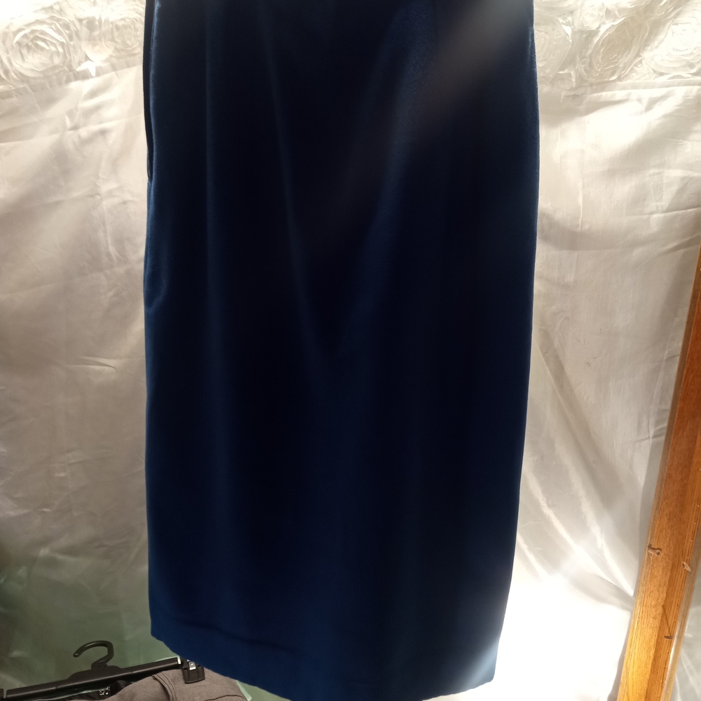 Classic Navy Pencil Skirt - Women's